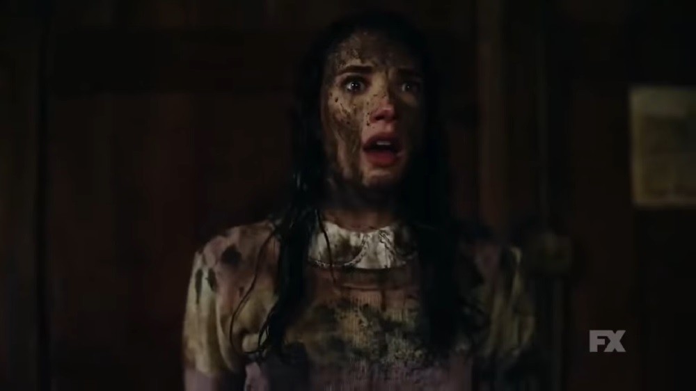 Campeggio da incubo per American Horror Story: 1984 (video). Primo trailer di Dickinson
