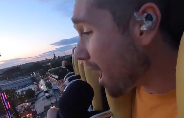 Bastille: esibizione su una giostra svedese, con lancio finale! (Video)