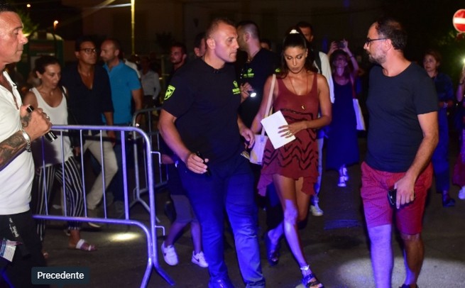 Notte Taranta 2019, il pubblico accoglie Belen e Stefano De Martino con un coro da stadio (VIDEO)