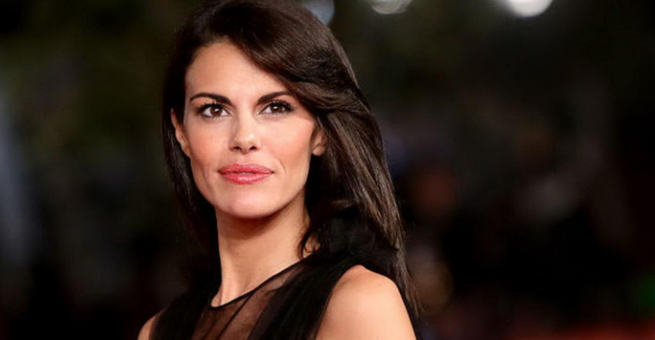 Una vita da cantare, Bianca Guaccero il sabato sera Rai1 con Enrico Ruggeri
