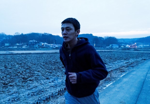 Burning: foto e locandina del dramma psicologico di Lee Chang-dong