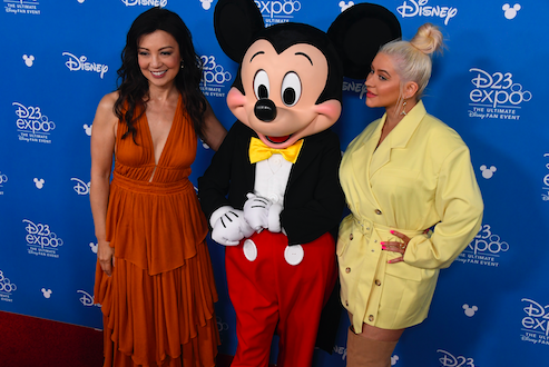 Christina Aguilera riceve il premio Disney Legend e canta Reflection al D23 Expo (VIDEO)