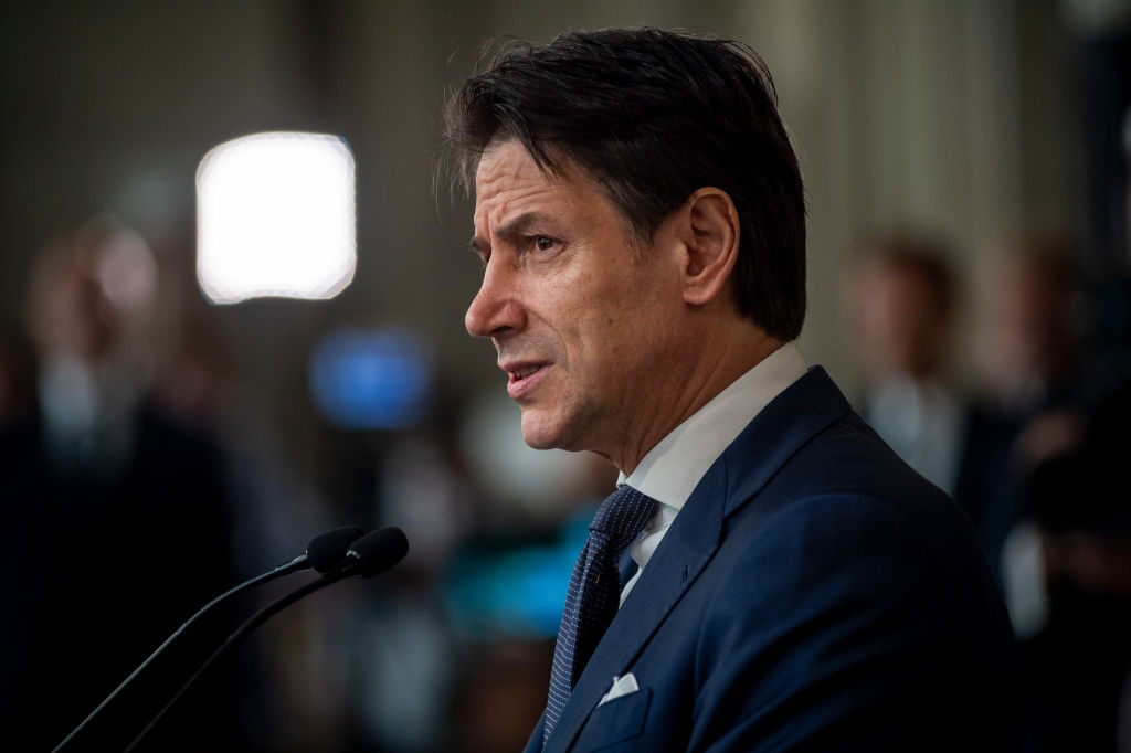 Premier Conte negativo al Covid. Mattarella: “Mi vaccinerò appena possibile”