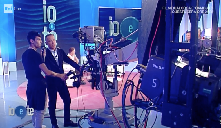 Io e Te, Pierluigi Diaco si reinventa operatore di ripresa e ringrazia i tecnici Rai (video)