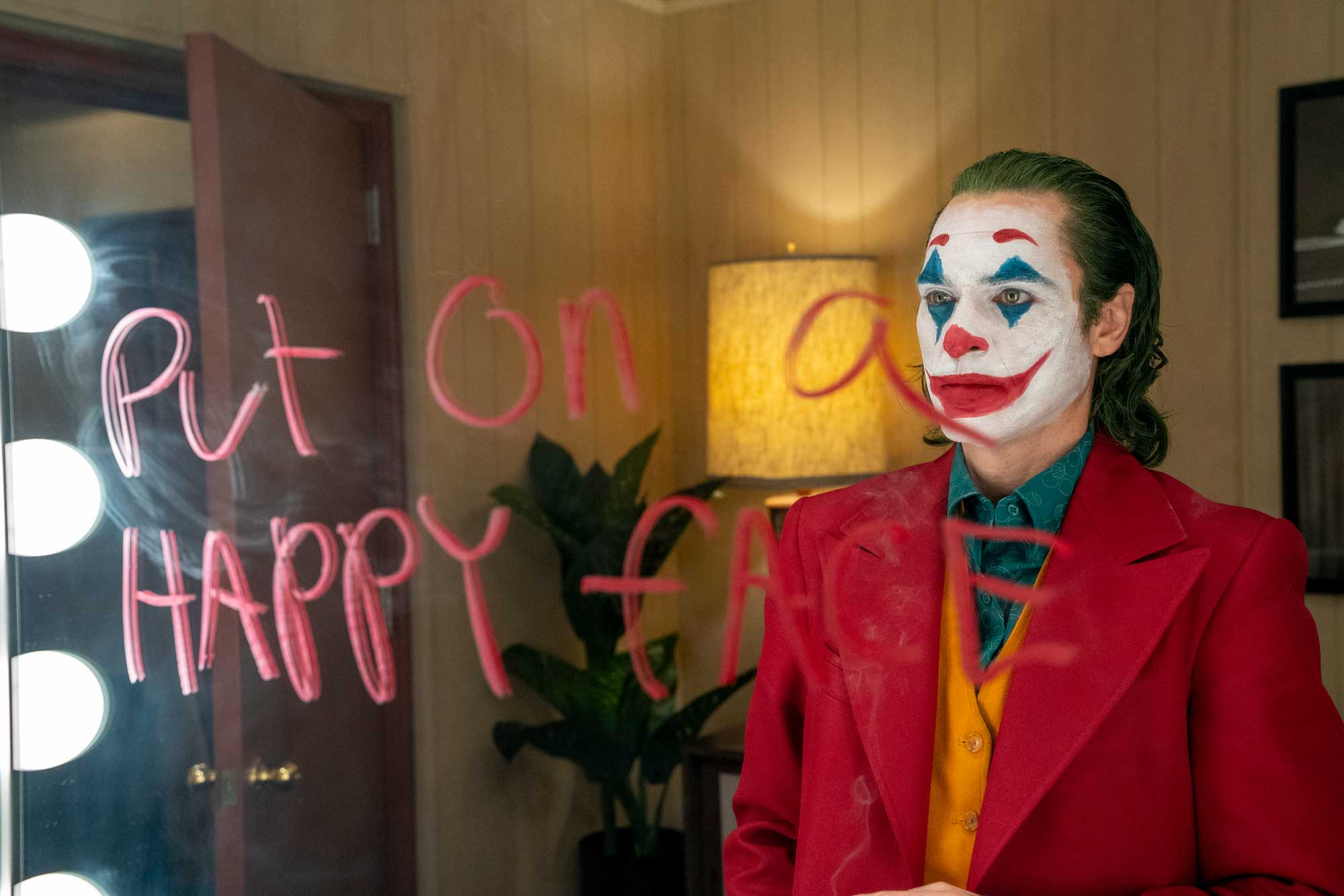 Joker: foto e locandine del film con Joaquin Phoenix