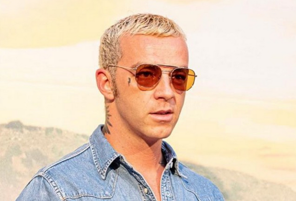 Salmo in concerto a Lignano Sabbiadoro: spruzzato spray al peperoncino per due volte, il commento del rapper