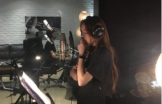 Lindsay Lohan sta per rilasciare il nuovo singolo, Xanax (ascolta anteprima audio)