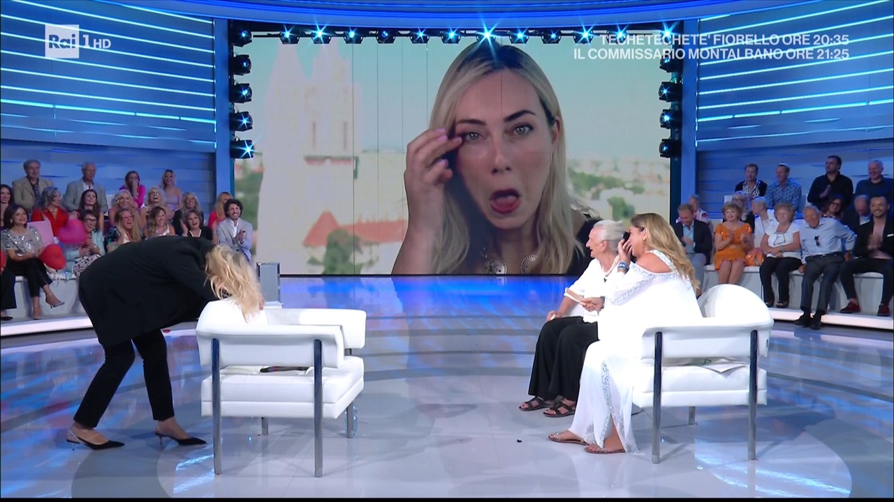 Domenica In, Mara Venier ‘resuscita’ la tata di Romina Power