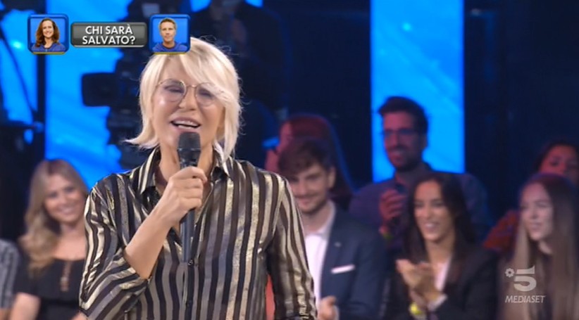 Amici Celebrities, Canale 5 ha il suo Ballando con le Stelle ma Maria De Filippi sta mettendo a rischio il suo Amici