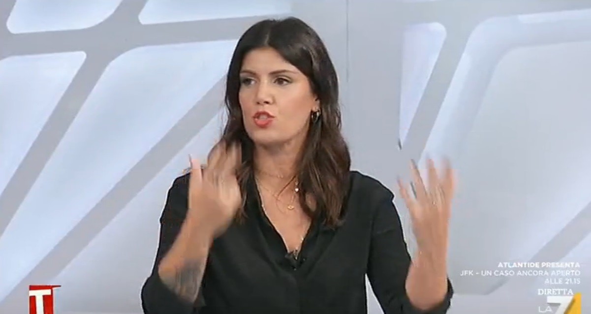 Tagadà, gli influencer fanno litigare Michele Mirabella e Daniela Collu: “Ci preferite disoccupati ma con 45 lauree” (Video)