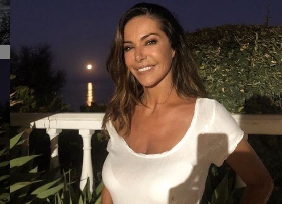 Emanuela Folliero: “A Detto Fatto con una striscia sui sentimenti. A Mediaset mi pagavano per non far nulla. Ho rifiutato il GF Vip”