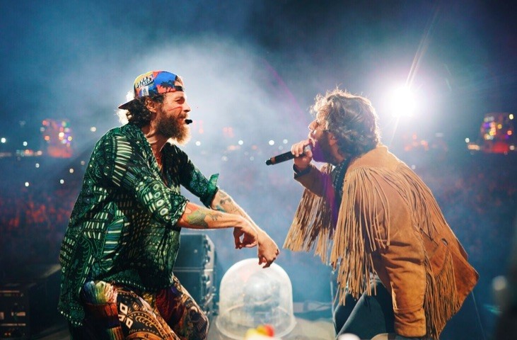 Jovanotti a Jova Beach Party: “È la prima volta che io e Tommaso Paradiso ci incontriamo”. E La Luna e la gatta?