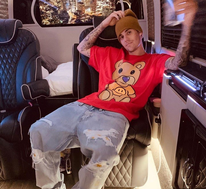 Justin Bieber scrive ai suoi fan: “Ho fatto uso di droghe e ho trattato male le donne”