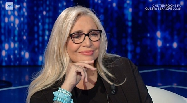 Mara Venier a Blogo: “Per continuare Domenica In ho rifiutato una offerta meravigliosa” (di Maria De Filippi?) (VIDEO)