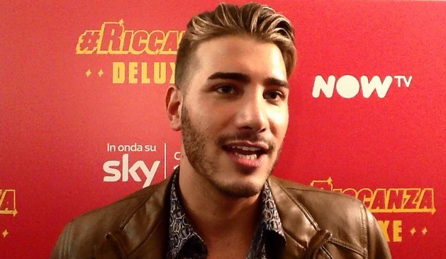 #Riccanza Deluxe, Nicolò Ferrari a Blogo: “Le fake news? Cerco di stare fuori dal gossip. Vorrei occuparmi di politica in tv” (video)