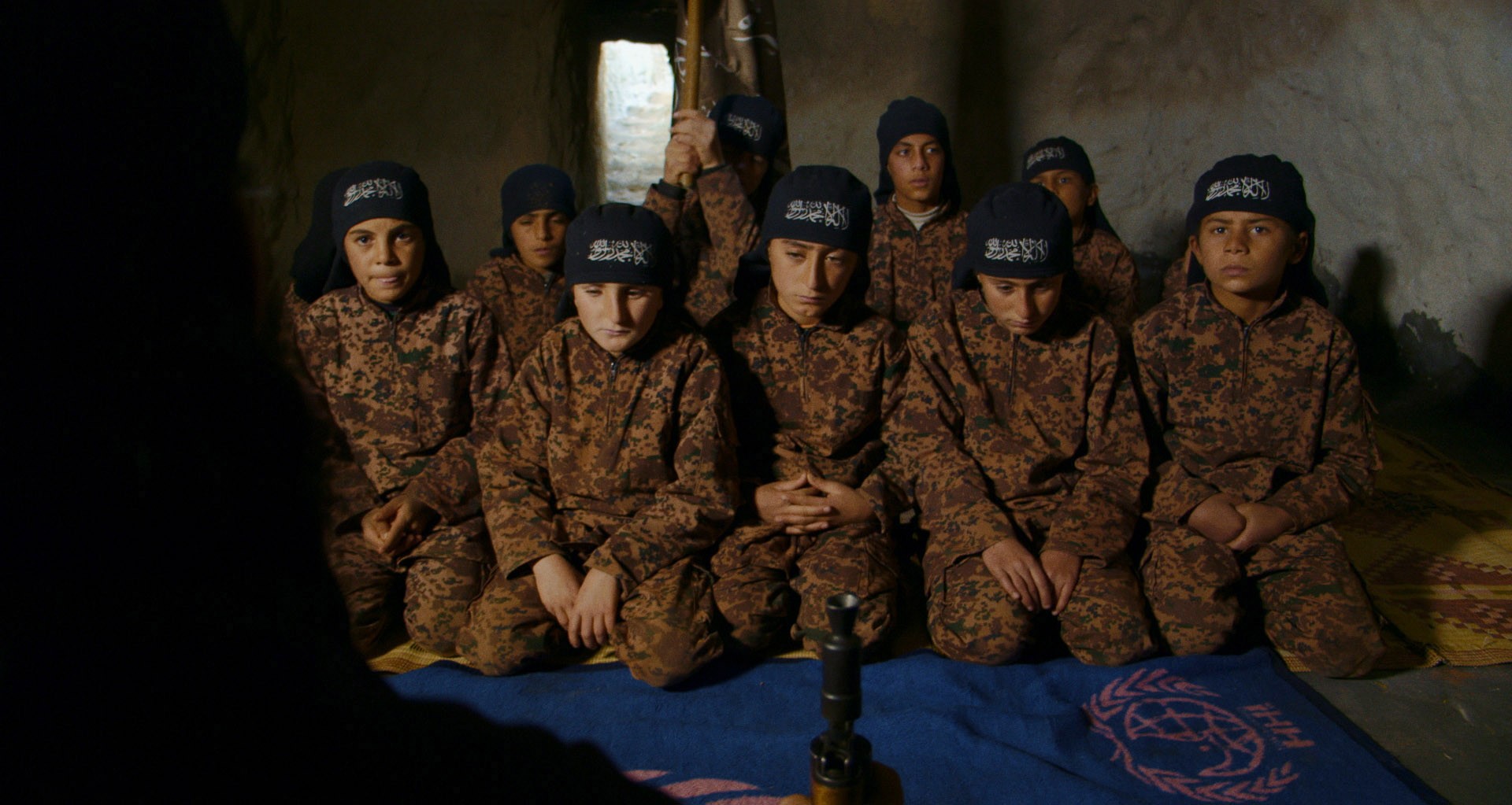 Of Fathers And Sons: foto e locandina del documentario di Talal Derki