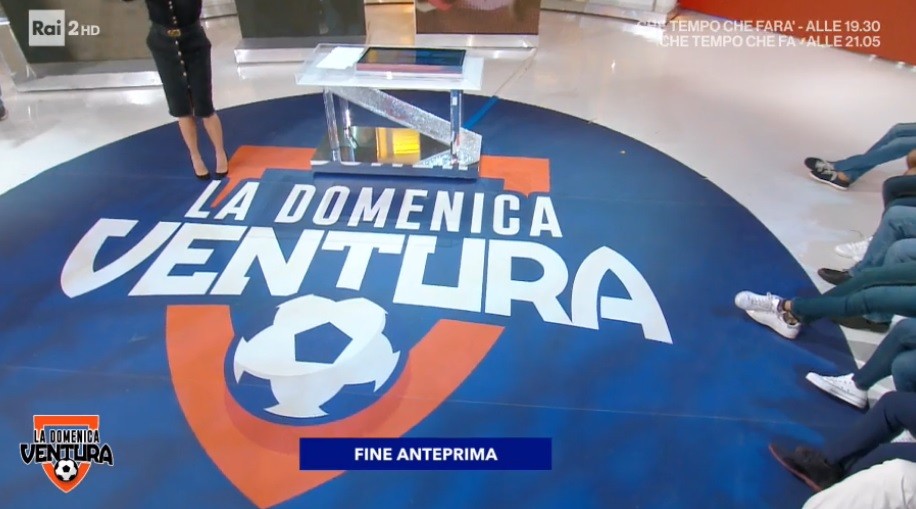 La Domenica Ventura si spezza in due. Anteprima di venti minuti per rafforzare l’Auditel