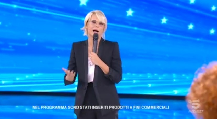 Amici Celebrities, Maria De Filippi passa il testimone a Michelle Hunziker: “E’ bravissima, vi divertirete…”