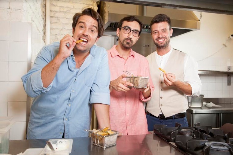 Chef in camicia: su Alpha Nicolò, Andrea e Luca alla scoperta dei ristoranti in cui si mangia meglio