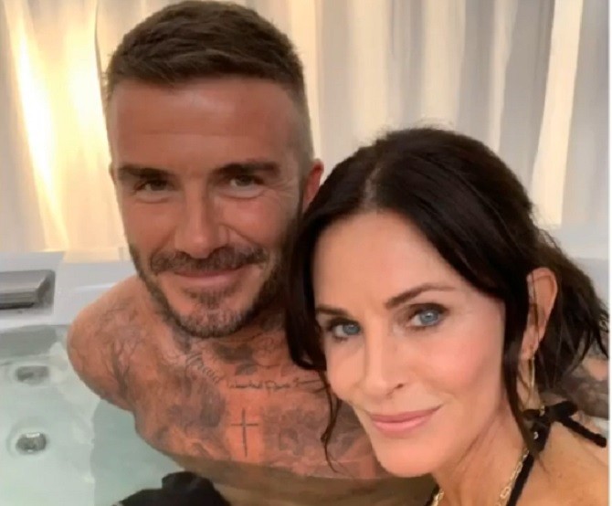 Modern Family, Courtney Cox e David Beckham insieme in un idromassaggio (e in un episodio)