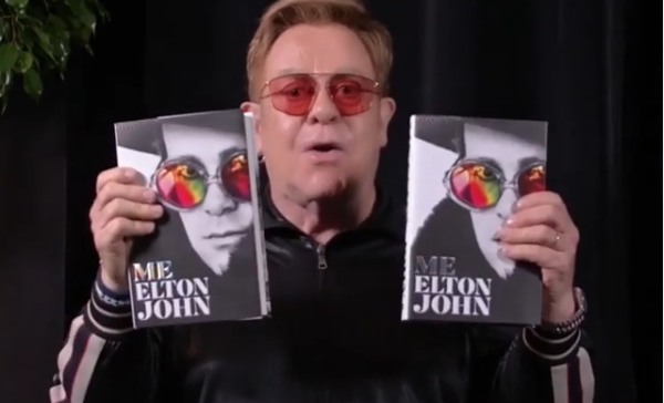Elton John su Michael Jackson nella sua autobiografia “Me”: “Una persona inquietante da avere intorno”
