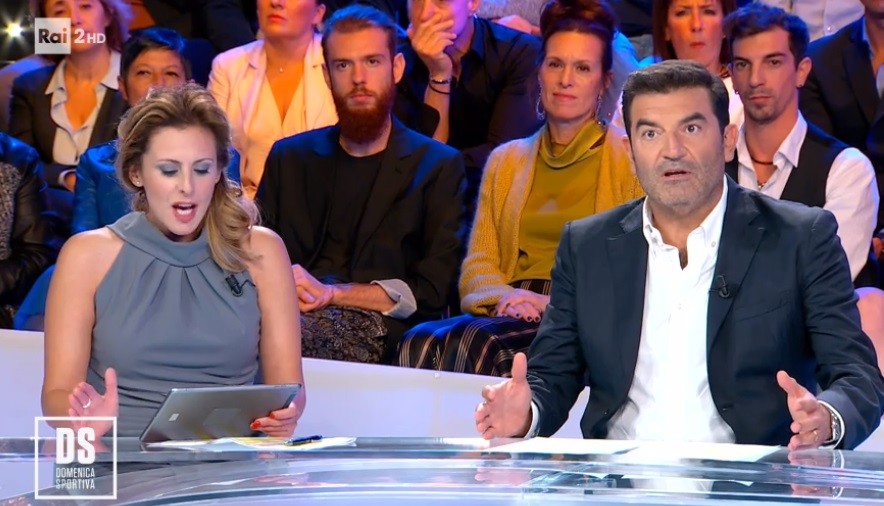 Max Giusti, imbarazzo alla Domenica Sportiva. “Imitaci Conte”, “No, quello è Ubaldo Pantani”