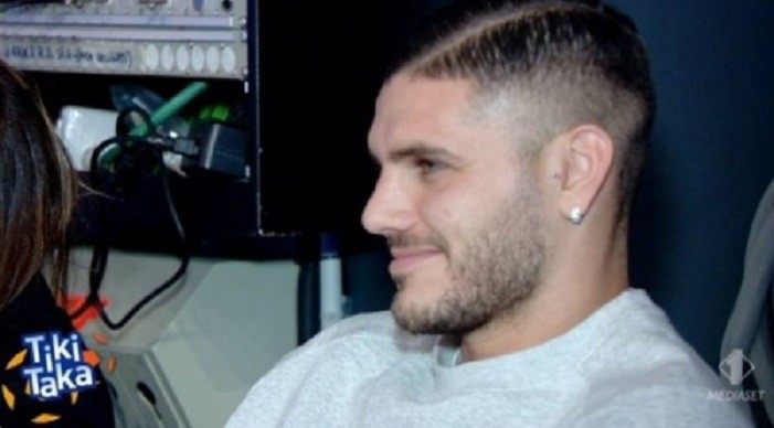 Tiki Taka, in studio c’è Icardi. L’ex interista non parla e resta dietro le quinte