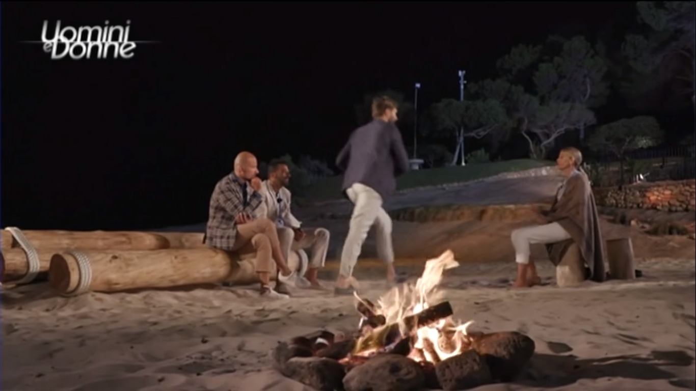 Temptation Island VIP 2019, quinta puntata 7 ottobre 2019: la furia di Alex Belli e il confronto di fuoco Pago/Enardu