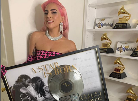 Lady Gaga, A star is born: l’album raggiunge i 6 milioni di copie vendute nel mondo
