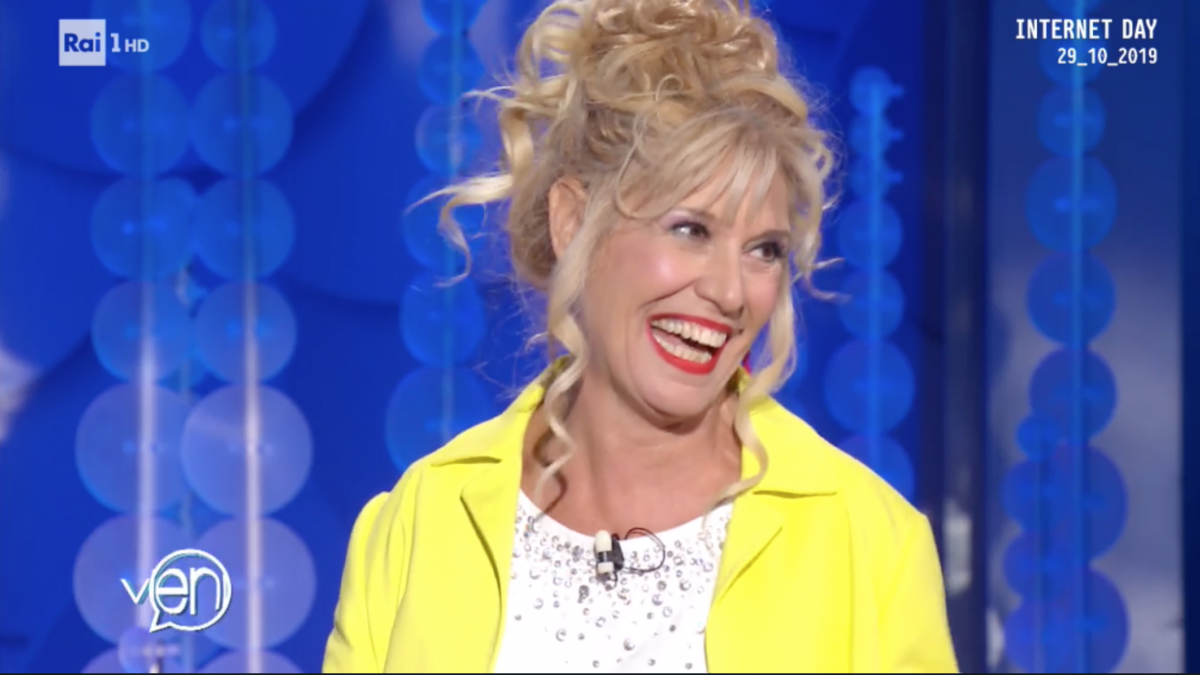 Maria Teresa Ruta e la discriminazione di genere in tv: “Le rughe delle conduttrici non piacciono ai dirigenti”