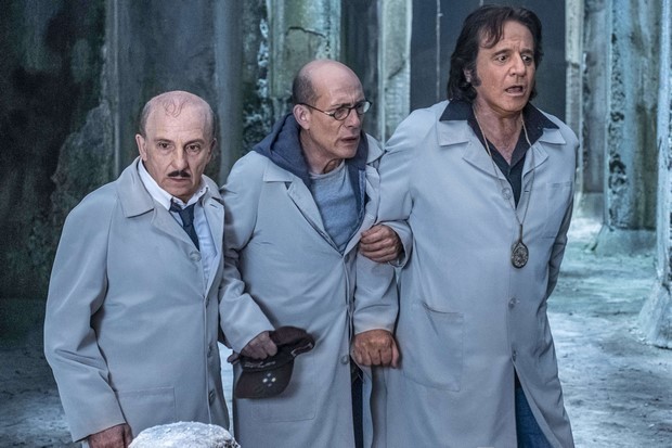 Sono Solo Fantasmi: foto e poster della commedia di Christian De Sica