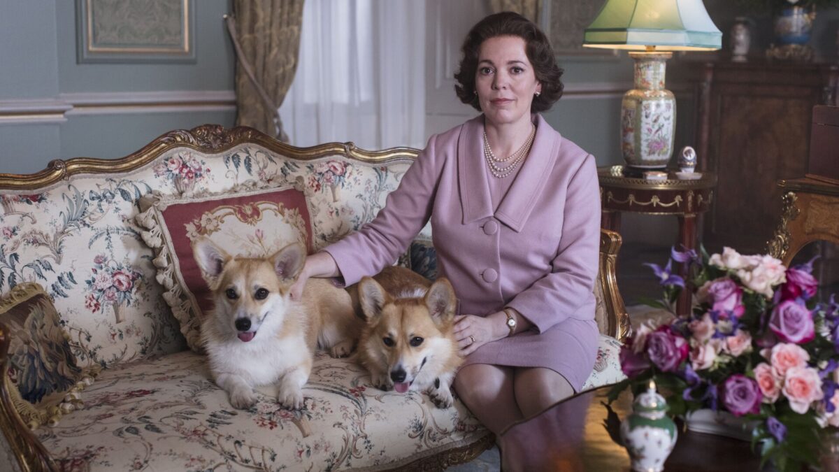The Crown, Olivia Colman regale nel trailer della terza stagione (video)