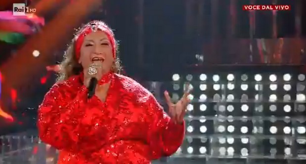 Tale e Quale Show, gaffe di Vincenzo Salemme con Vladimir Luxuria: “Sei stata brava, Celia Cruz era difficile, aveva la voce mascolina!”