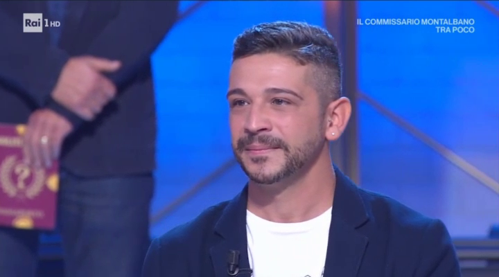 Amadeus invita a Sanremo 2020 l’ignoto che canta nella lingua dei segni (VIDEO)