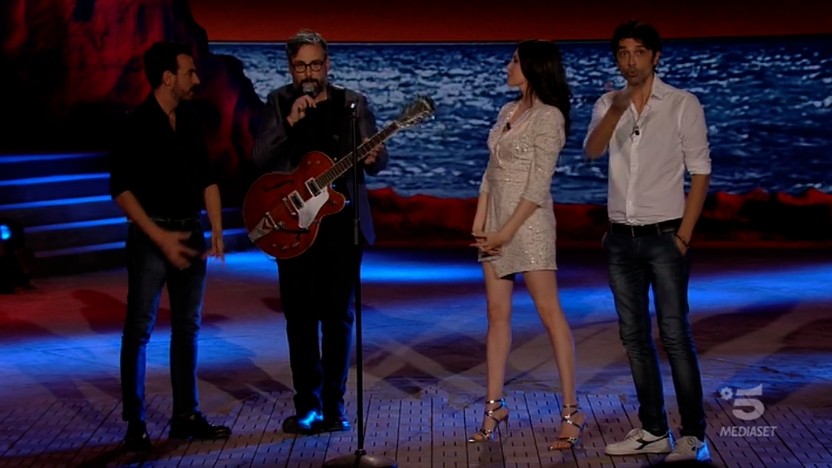 Adrian, puntata 14 novembre 2019: tra gli ospiti anche Gigi e Ross e Brunori Sas