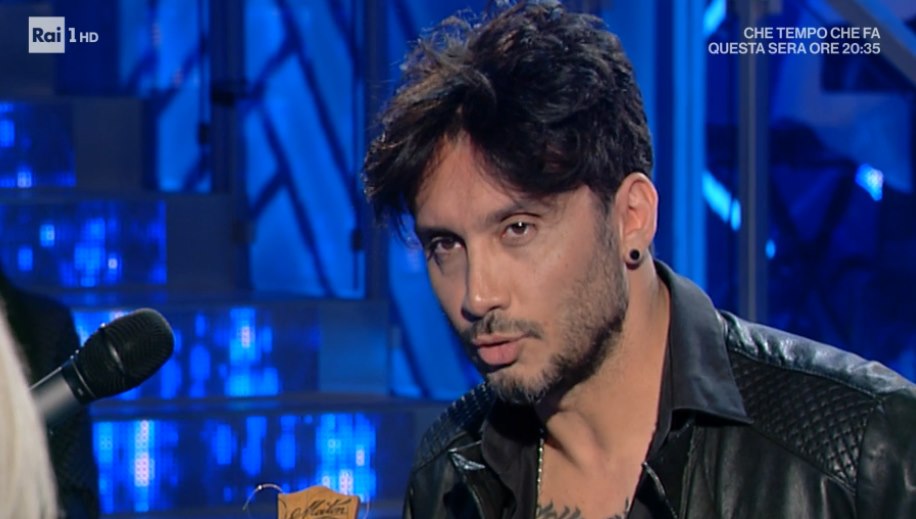 Fabrizio Moro salta l’ospitata a Domenica IN: “Ho la febbre”