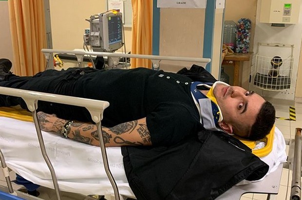 Junior Cally, incidente per il rapper: “Senza la cintura di sicurezza, sarei morto”