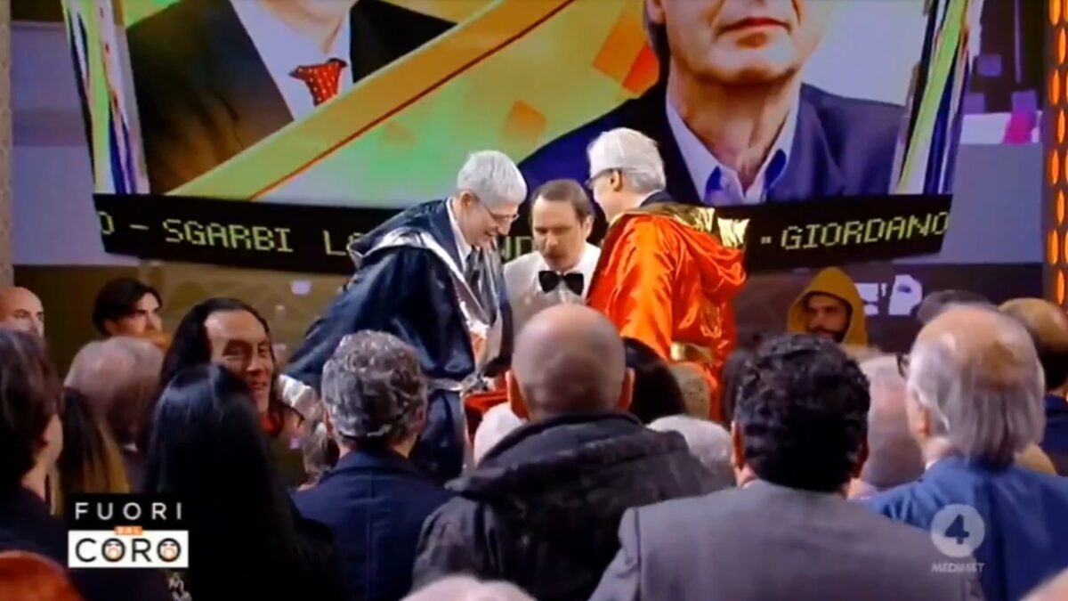 Fuori dal coro, nuova lite tra Sgarbi e Giordano: “Bugiardo, sei una mer*a. Scusati o ti querelo” (Video)