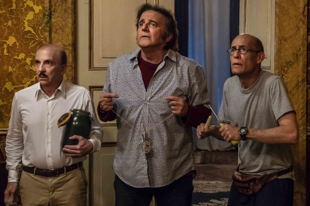 Sono solo fantasmi, la recensione: Ghostbusters in salsa napoletana per Christian De Sica