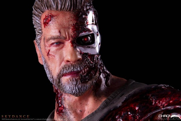 Terminator: Destino Oscuro – la statua del T-800 di Arnold Schwarzenegger