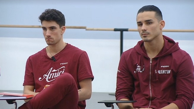 Amici 19, gli allievi si sentono sempre meno allievi: “Non siamo qui per studiare” (VIDEO)