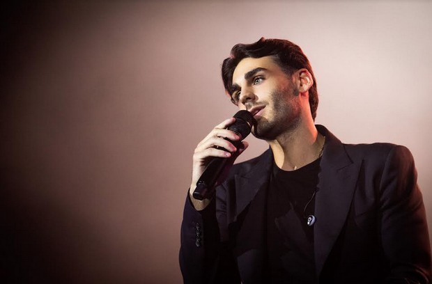 Alberto Urso, ospite allo Zecchino d’Oro 2019, canta White Christmas (video)