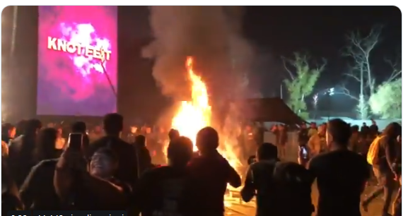 Slipknot ed Evanescence cancellano il concerto al Knotfest per problemi di sicurezza: il pubblico lancia oggetti e incendia strumenti