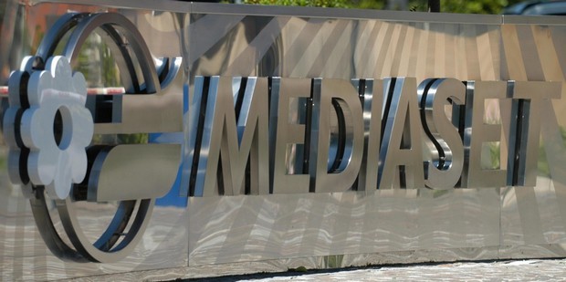 Mediaset, variazioni palinsesto inverno 2020: Live – Non è la D’Urso ritorna alla domenica, Tiki Taka passa a Rete 4