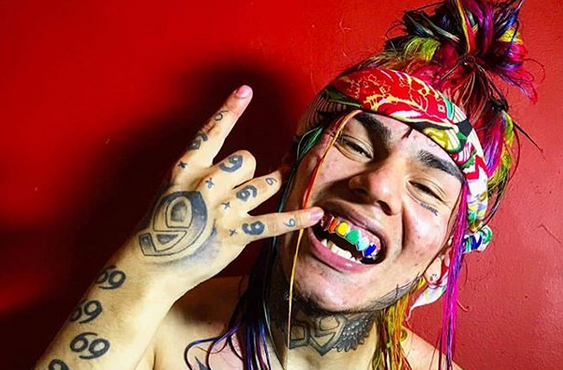 Il rapper Tekashi 6ix9ine è stato condannato a due anni di carcere