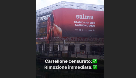 Salmo a San Siro, cartellone rimosso. Lo sfogo su Instagram: “Davvero vi spaventa così tanto il sangue finto? “