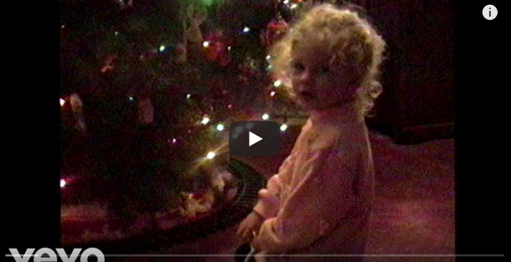 Taylor Swift, Christmas Tree Farm: esce il brano per Natale 2019 con immagini di infanzia della cantante