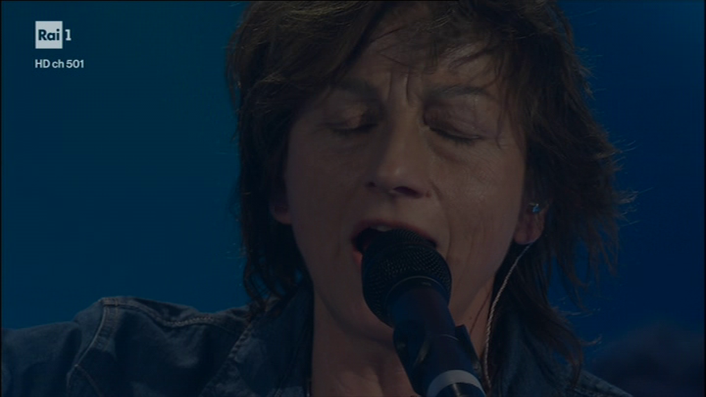 Domenica IN, Gianna Nannini interrotta dalla diretta del Tg1: polemica sui social, Mara Venier si scusa