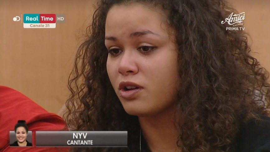 Amici 19, Anna Pettinelli contro Nyv: “Canti solo le canzoni che ti piacciono”, lei piange (VIDEO)