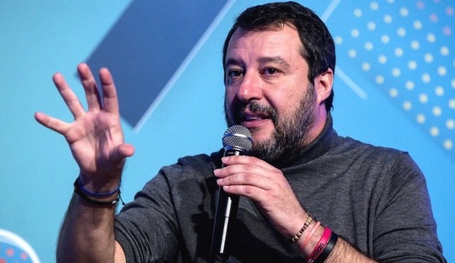 Sanremo 2020, Salvini contro compensi di Amadeus e cast